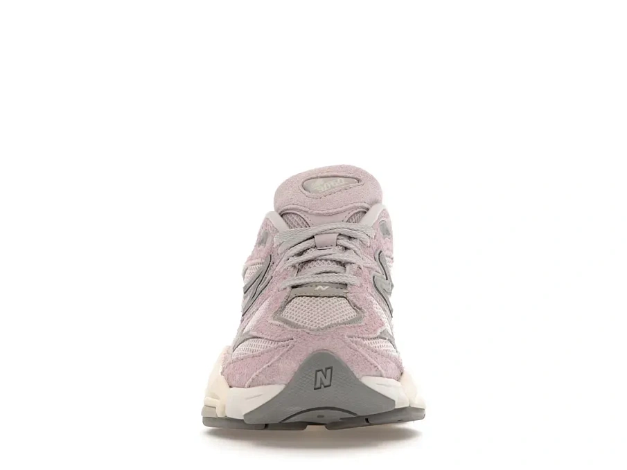 Фото № 2 с приближением к товару «‎New Balance 9060»