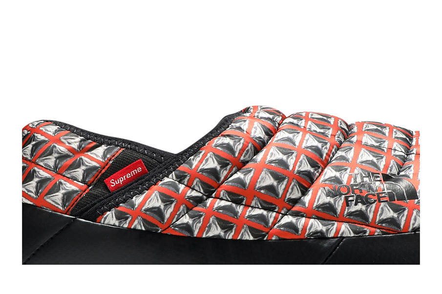 Фото № 3 с приближением к товару «‎Supreme x The North Face Traction Mule Red Studded Print»
