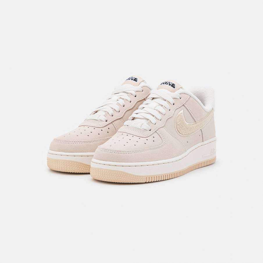 Фото № 2 с приближением к товару «‎Nike Wmns Air Force 1 07 SE »