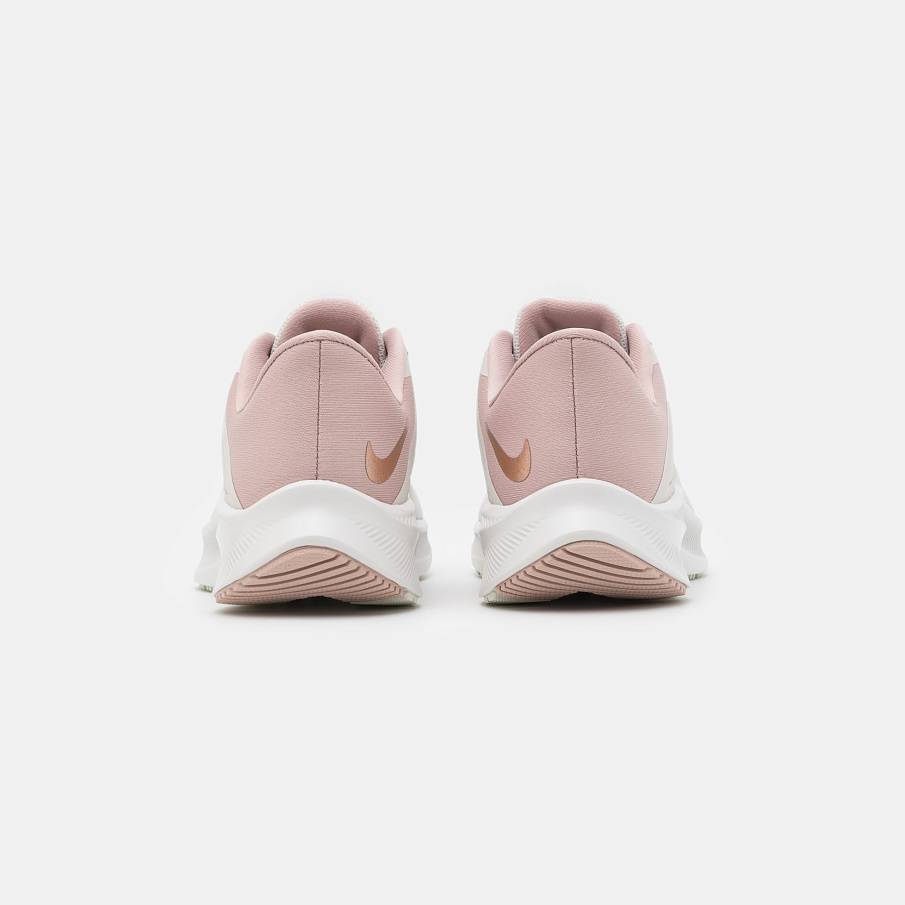 Фото № 3 с приближением к товару «‎Nike Quest 3»