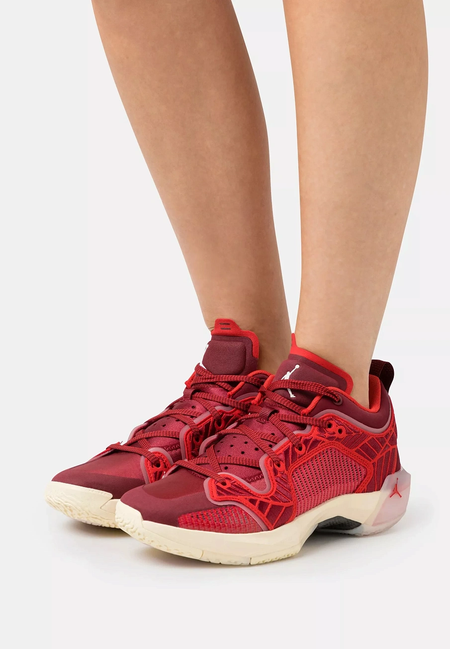 Фото № 1 с приближением к товару «‎W AIR JORDAN XXXVII LOW»