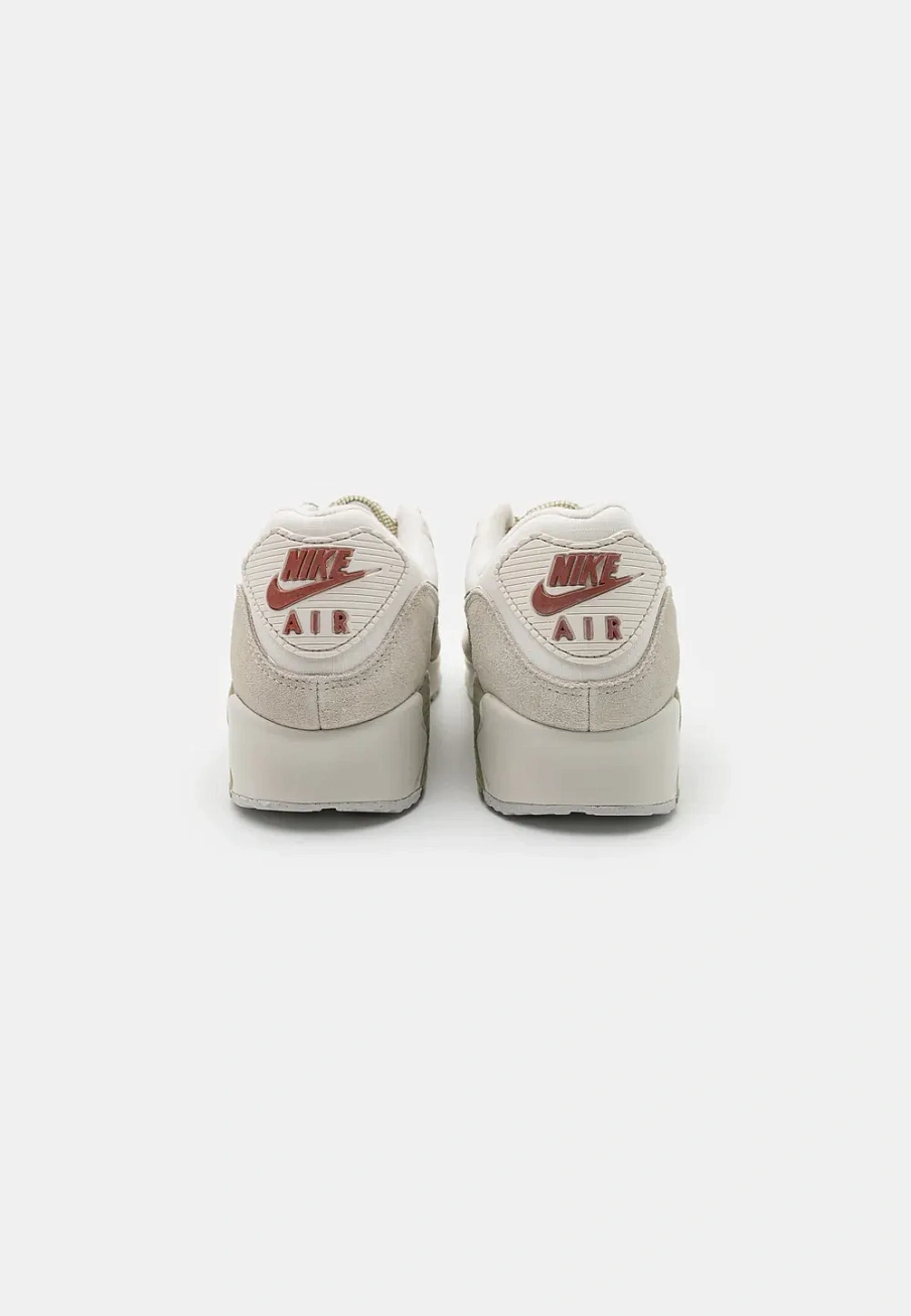 Фото № 3 с приближением к товару «‎AIR MAX 90»