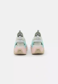 Фото № 3 с приближением к товару «‎AIR HUARACHE»