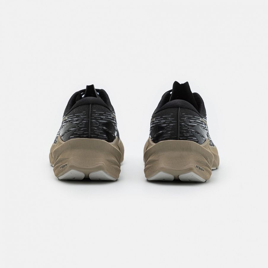 Фото № 3 с приближением к товару «‎Asics Novablast 3»