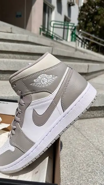 Air Jordan 1 Mid "Linen" (554724-082) - 4