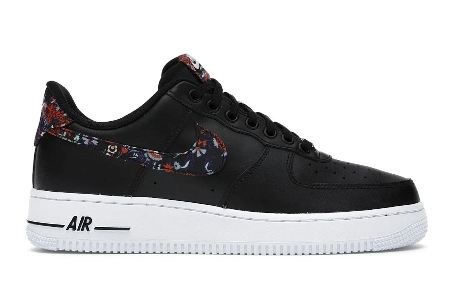 Фото № 1 с приближением к товару «‎Nike Air Force 1 Low Black Floral»