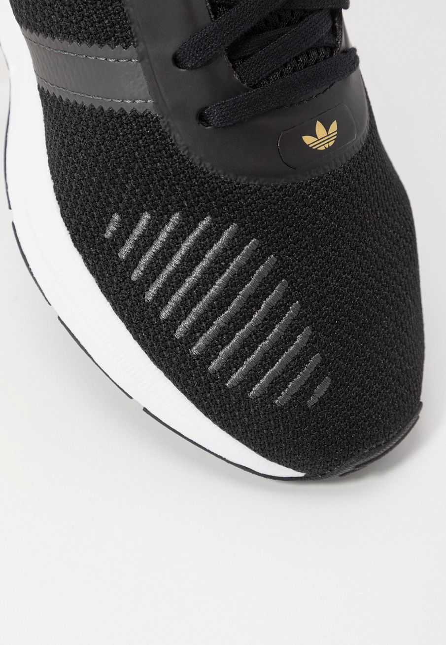 Фото № 3 с приближением к товару «‎Adidas Swift »