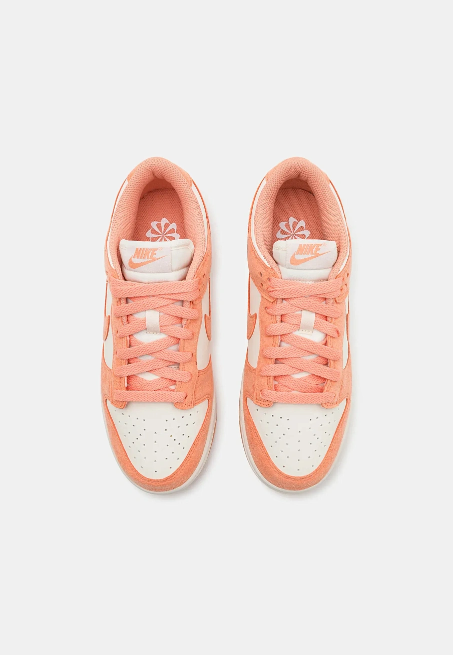 Фото № 4 с приближением к товару «‎DUNK LOW»