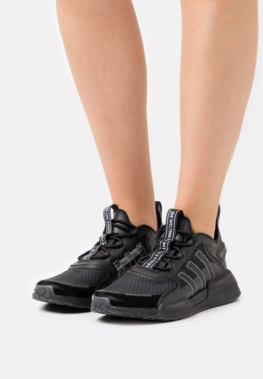Фото № 1 с приближением к товару «‎NMD V3»