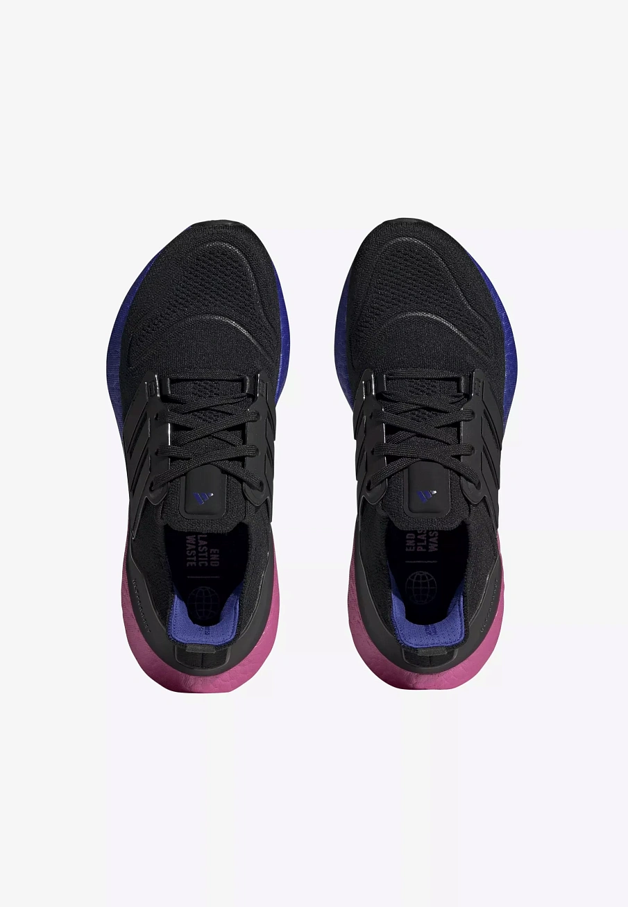 Фото № 4 с приближением к товару «‎ULTRABOOST 22 »
