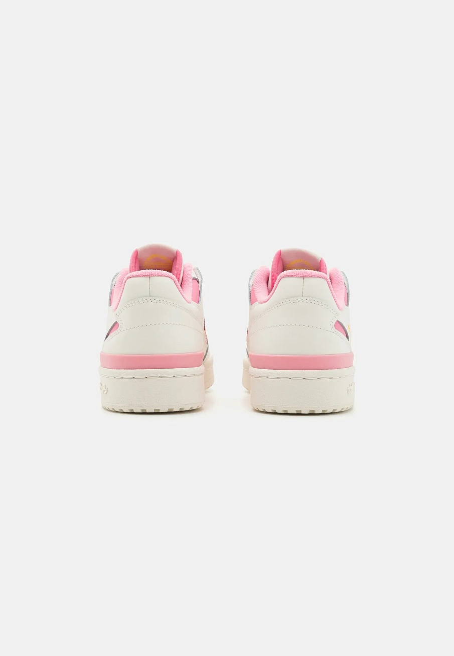 Фото № 3 с приближением к товару «‎FORUM »