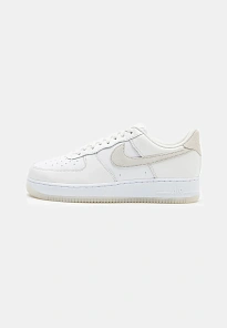 Фото № 1 с приближением к товару «‎AIR FORCE 1 07 LV8»