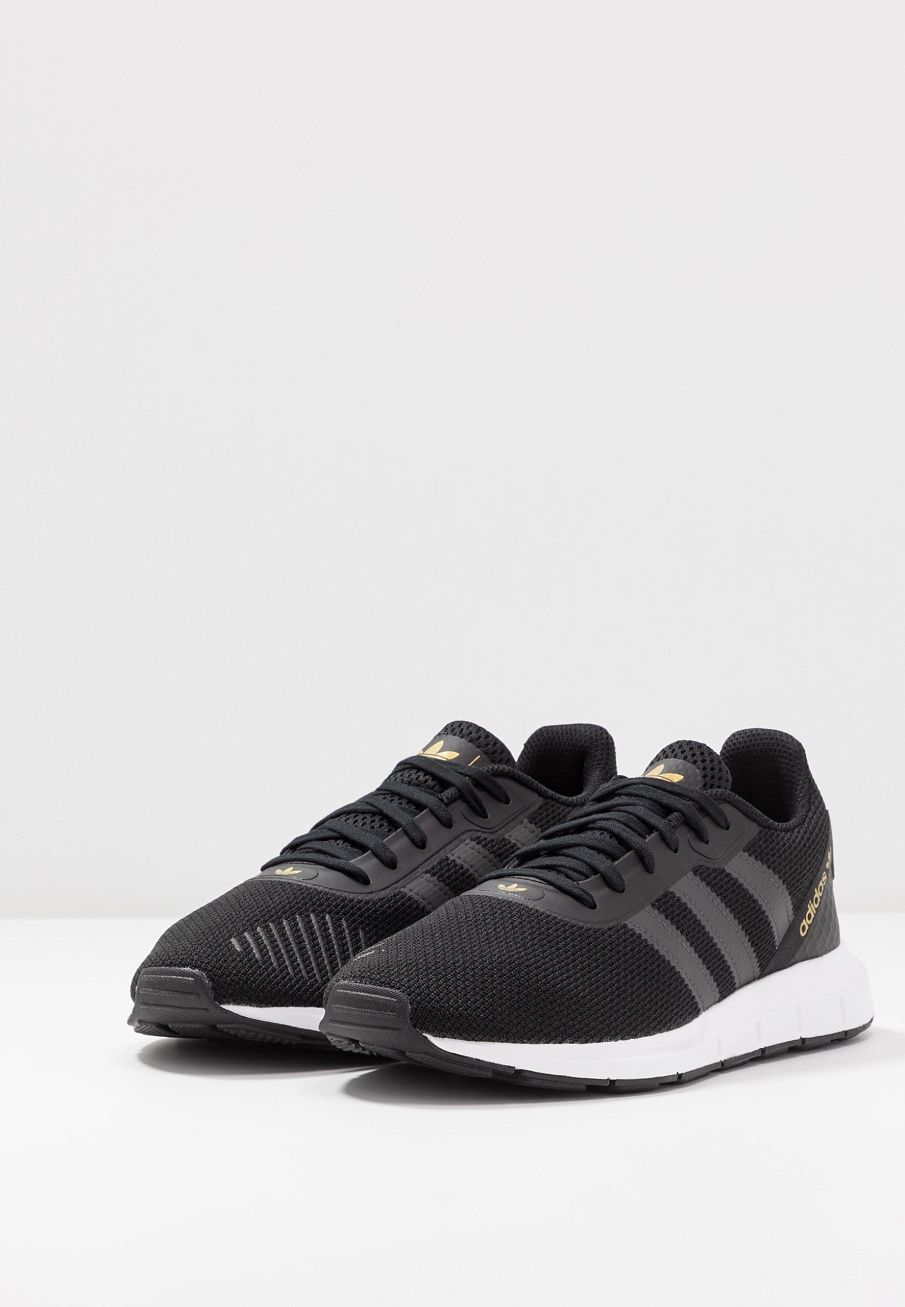 Фото № 5 с приближением к товару «‎Adidas Swift »