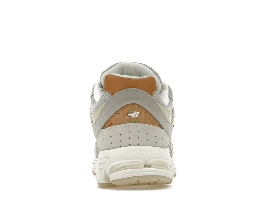Фото № 4 с приближением к товару «‎New Balance 2002R»