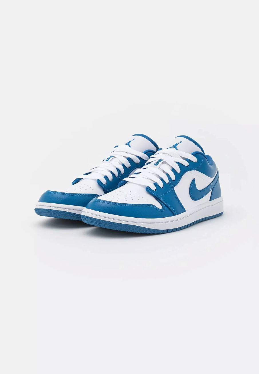 Фото № 3 с приближением к товару «‎AIR JORDAN 1 »