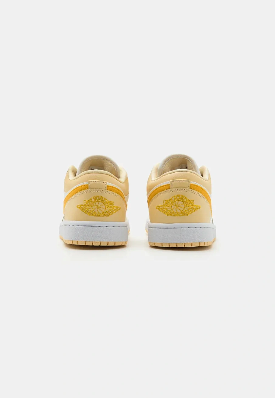 Фото № 3 с приближением к товару «‎AIR JORDAN 1»