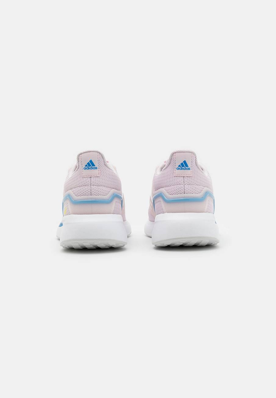 Фото № 3 с приближением к товару «‎Adidas Eq19»