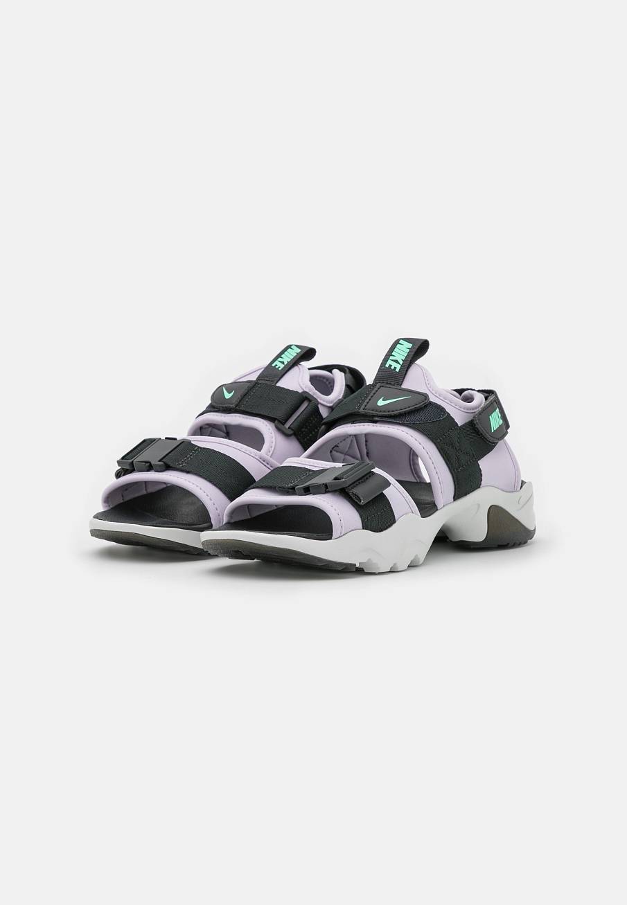 Фото № 3 с приближением к товару «‎Nike Canyon Slide»
