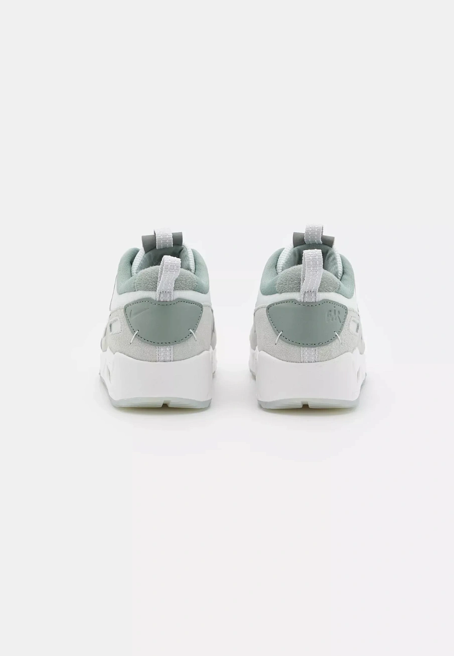 Фото № 4 с приближением к товару «‎W AIR MAX 90 FUTURA»