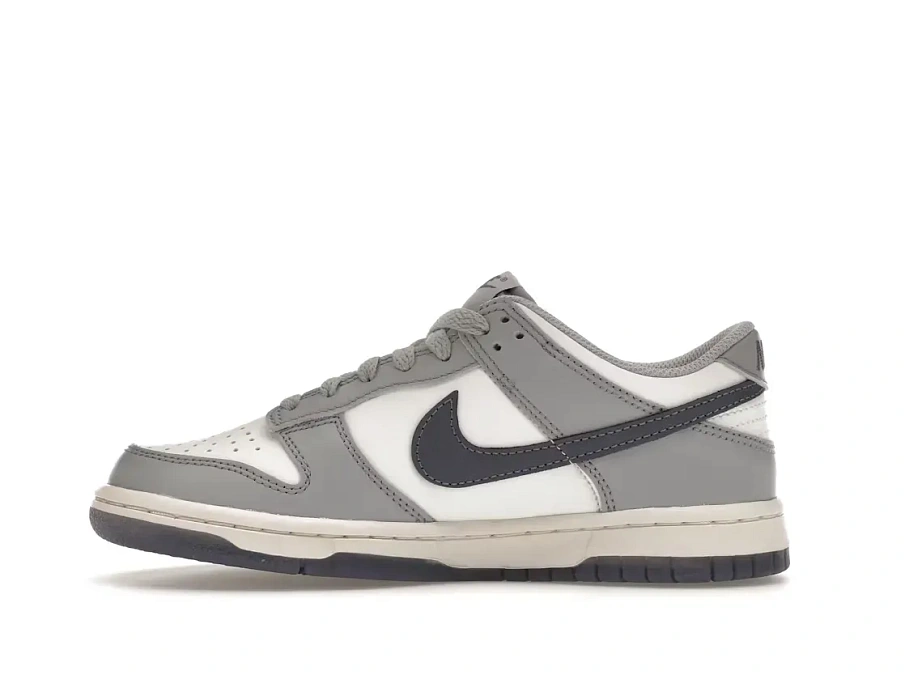 Фото № 3 с приближением к товару «‎Nike Dunk Low»