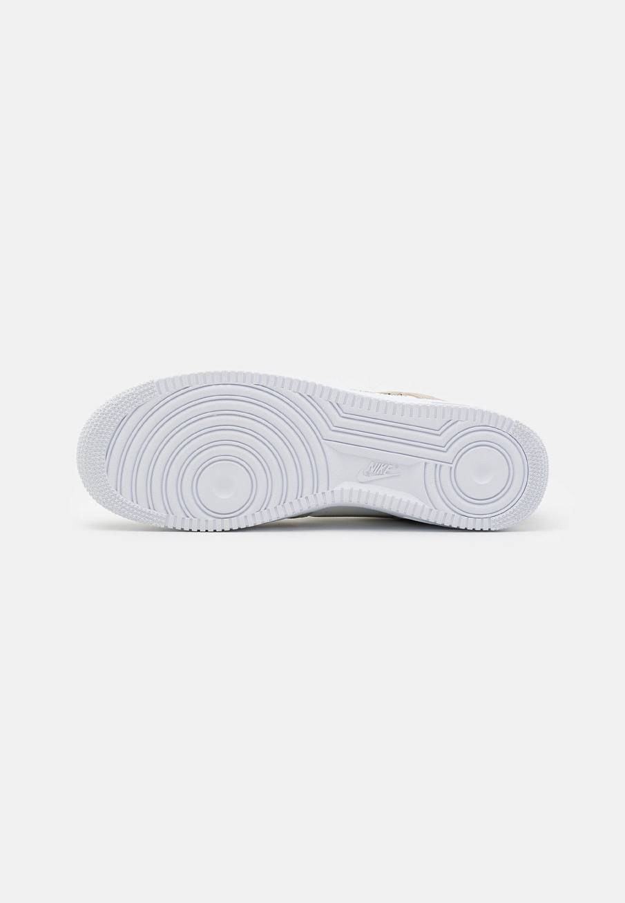 Фото № 5 с приближением к товару «‎Nike Air Force 1 ’07 »