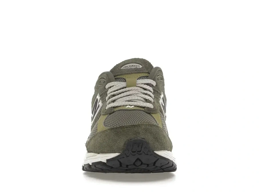 Фото № 2 с приближением к товару «‎New Balance 2002R»
