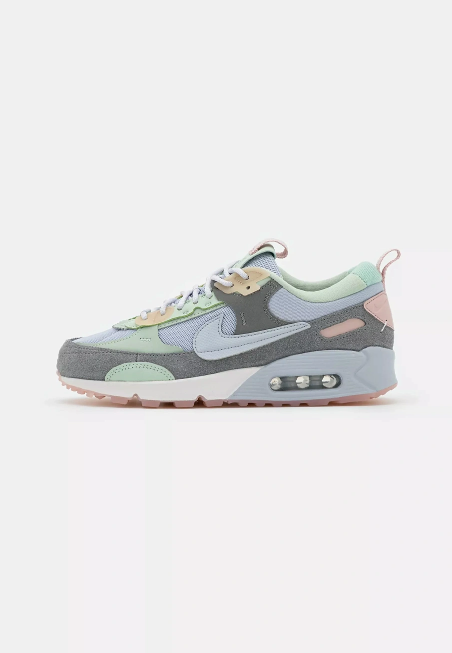 Фото № 2 с приближением к товару «‎W AIR MAX 90 FUTURA»