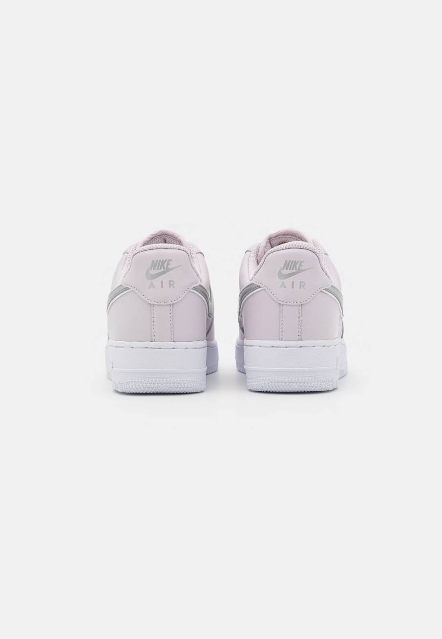 Фото № 4 с приближением к товару «‎Nike Air Force 1 »