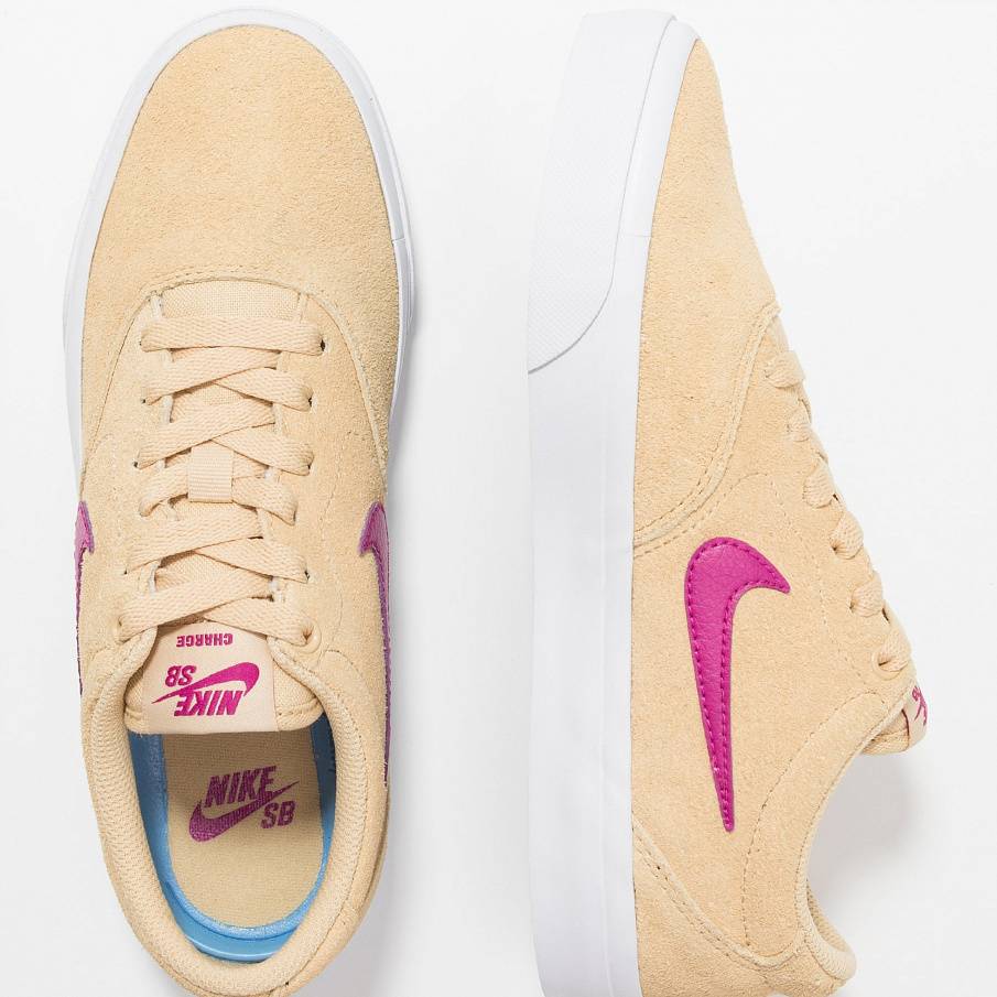 Фото № 3 с приближением к товару «‎Nike Charge »
