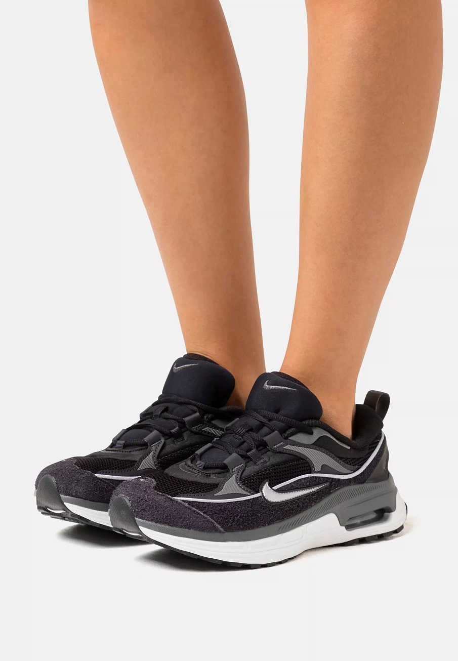 Фото № 3 с приближением к товару «‎AIR MAX BLISS»