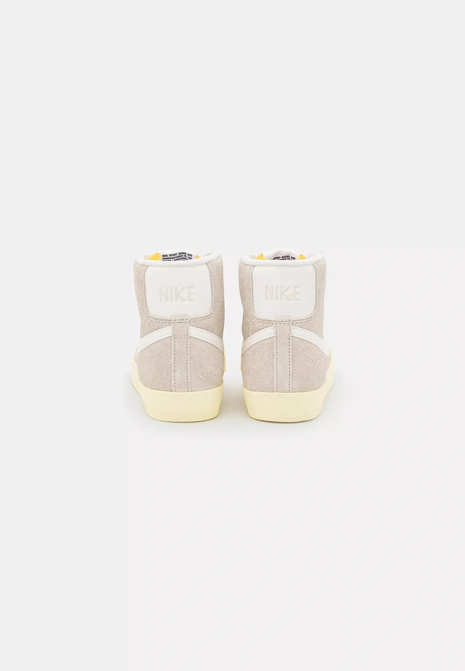 Фото № 4 с приближением к товару «‎W BLAZER MID '77 VNTG»