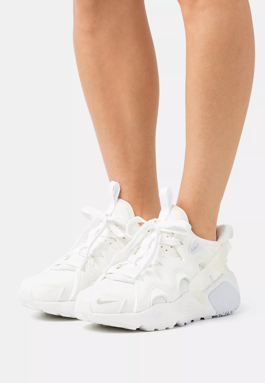 Фото № 2 с приближением к товару «‎AIR HUARACHE»