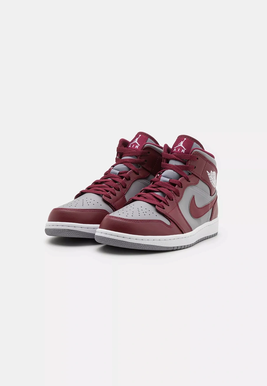 Фото № 4 с приближением к товару «‎AIR JORDAN 1 MID»
