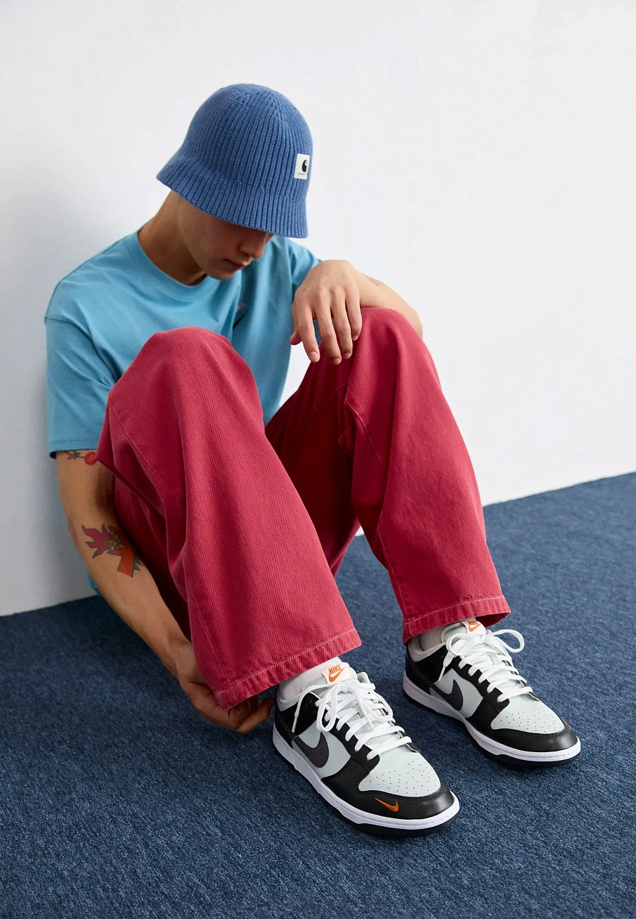 Фото № 3 с приближением к товару «‎NIKE DUNK LOW UNISEX»