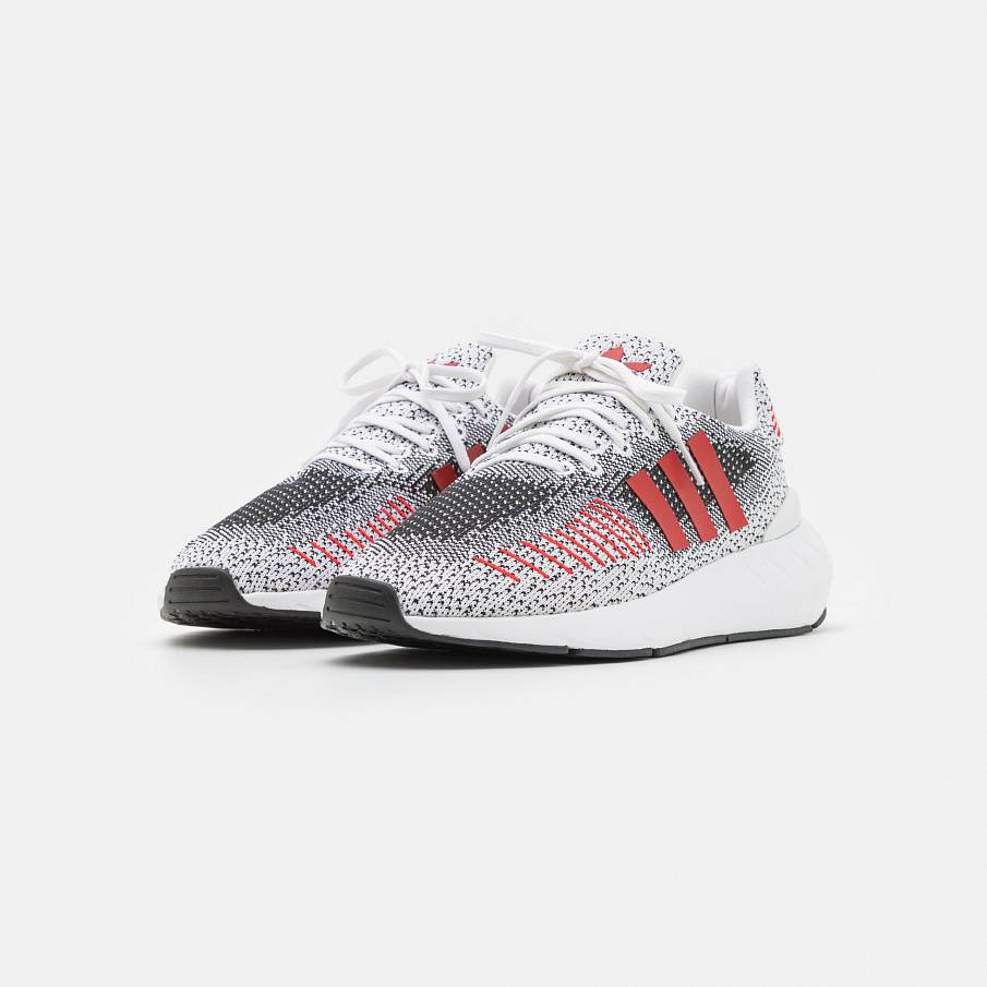 Фото № 2 с приближением к товару «‎Adidas Swift 22 »