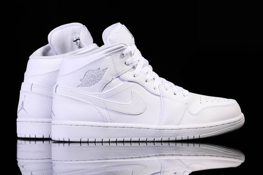 Фото № 1 с приближением к товару «‎Nike Air Jordan 1 Retro Pure Platinium »