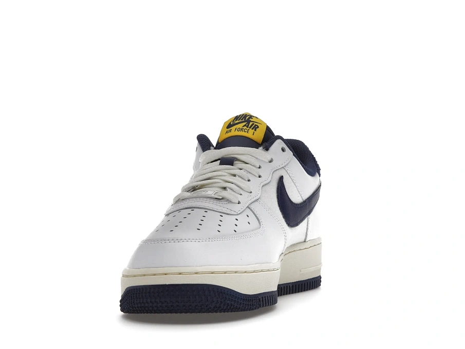 Фото № 4 с приближением к товару «‎Nike Air Force 1 Low 07 LV8 Michigan Varsity Jacket (2021)»