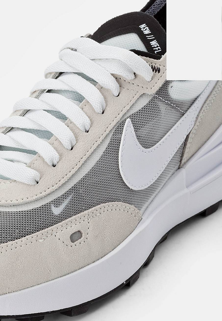 Фото № 3 с приближением к товару «‎Nike Waffle One »