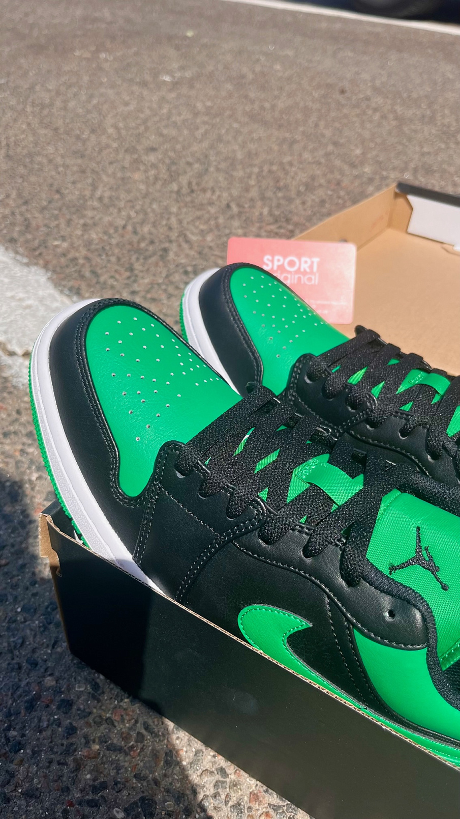 Фото № 2 с приближением к товару «‎Air Jordan 1 Low»