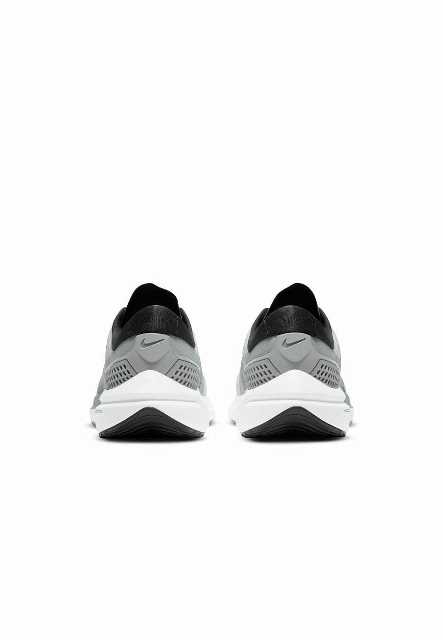 Фото № 4 с приближением к товару «‎Nike Air Zoom Vomero 15»