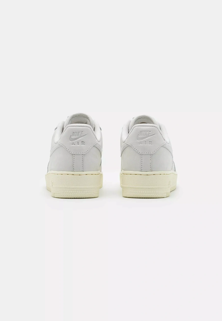 Фото № 2 с приближением к товару «‎NIKE AIR FORCE 1 PREMIUM»