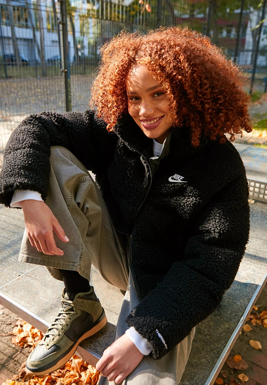 Фото № 3 с приближением к товару «‎WMNS DUNK HIGH UP»