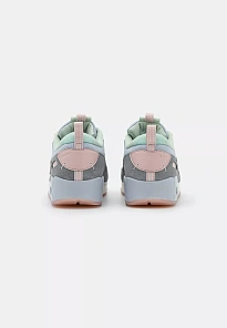 Фото № 3 с приближением к товару «‎W AIR MAX 90 FUTURA»