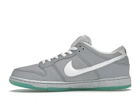 Фото № 3 с приближением к товару «‎Nike SB Dunk Low Marty McFly»