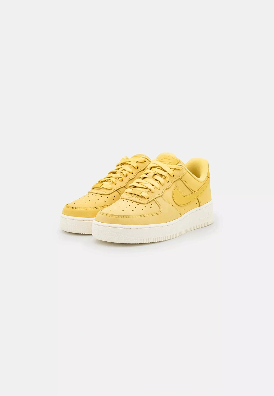 Фото № 2 с приближением к товару «‎NIKE AIR FORCE 1 PREMIUM»