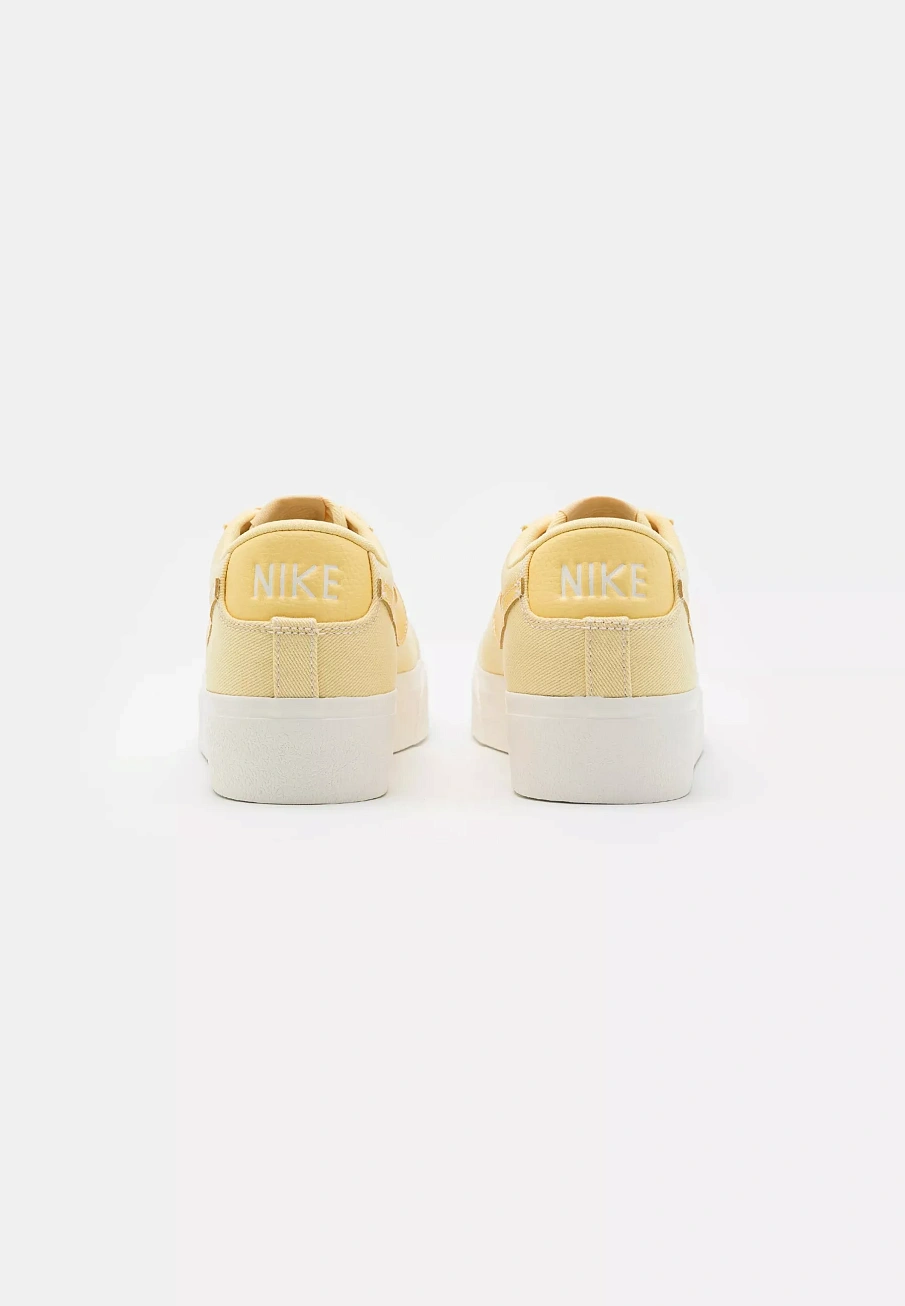 Фото № 3 с приближением к товару «‎BLAZER LOW PLATFORM »