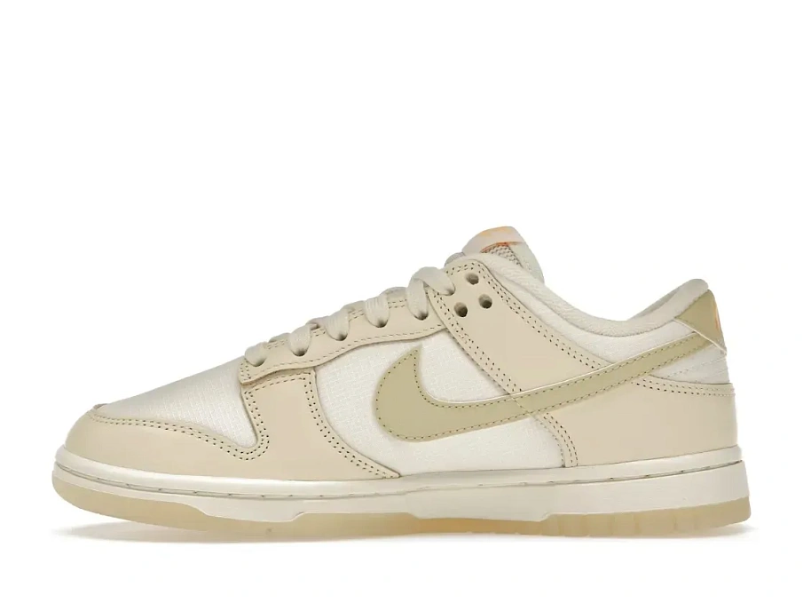 Фото № 3 с приближением к товару «‎Nike Dunk Low»