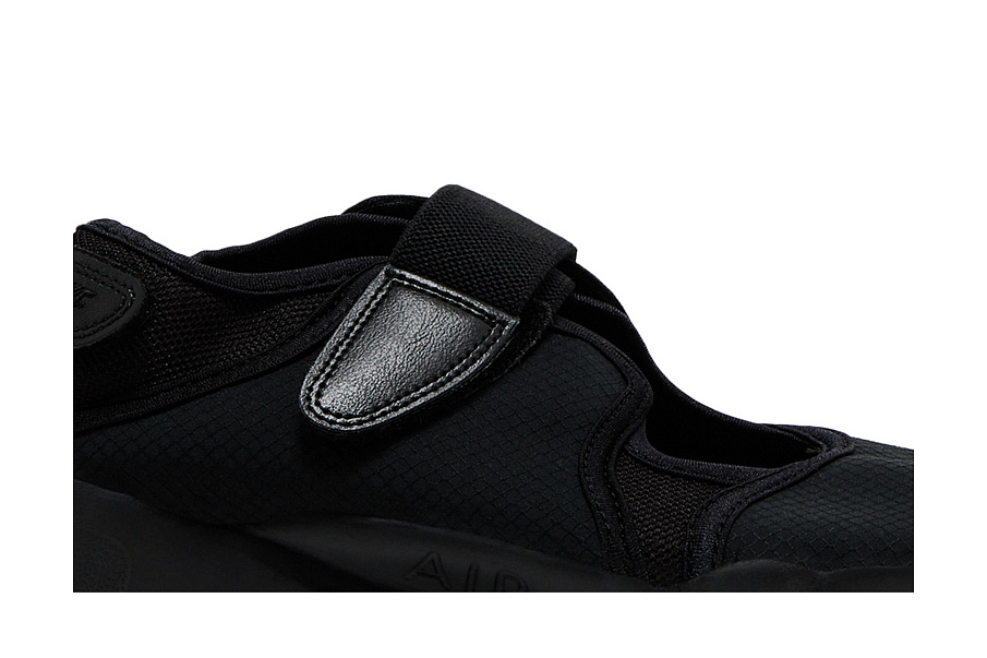 Фото № 3 с приближением к товару «‎Nike Women's Air Rift Breathe Triple Black»