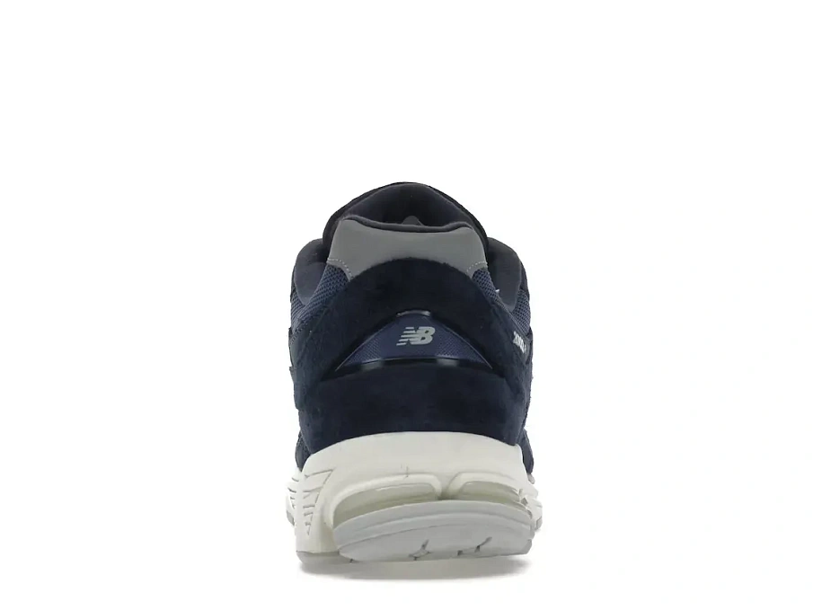 Фото № 4 с приближением к товару «‎New Balance 2002R»