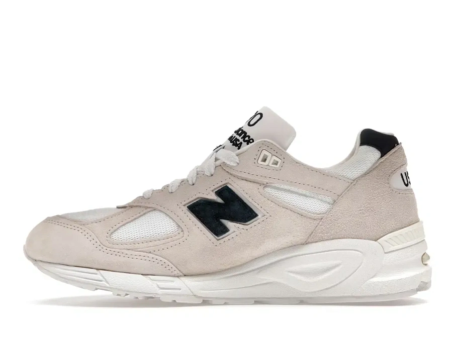 Фото № 3 с приближением к товару «‎New Balance 990v2»